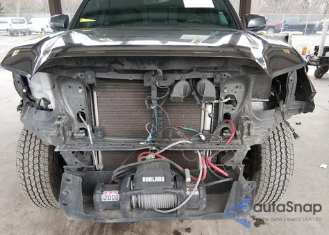 2023 Toyota Tacoma Trd Off Road z USA, uszkodzony, nr VIN 3TMCZ5AN3PM597551